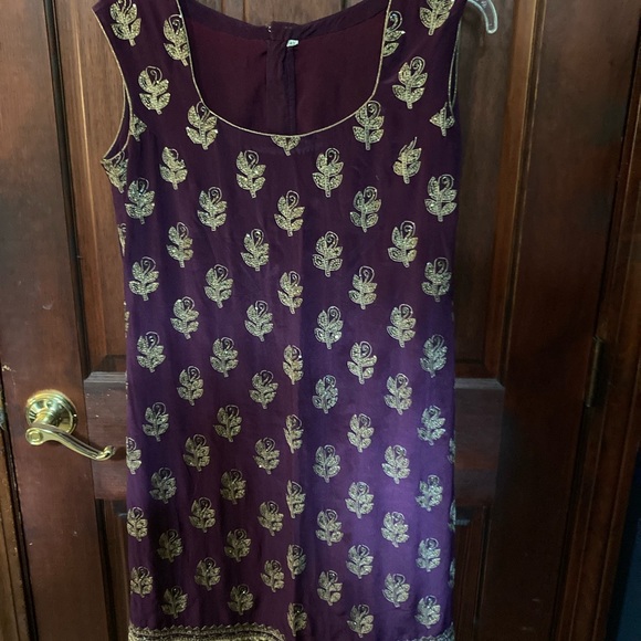 Indian plum kameez with gold/bronze embroidery . Size : M - Picture 4 of 6